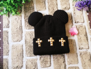 Γυναικείο πολύ κομψό χειμερινό μάλλινο καπέλο με διακοσμητικά αυτιά Mickey Mouse