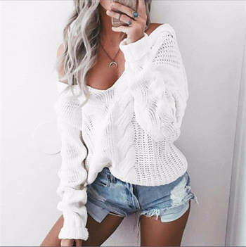 Κομψό γυναικείο πουλόβερ  σε λευκό χρώμα και πεσμένους ώμους, freestyle