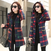 Σπορ-κομψό γυναικείο παλτό σε δύο χρώματα και κουκούλα