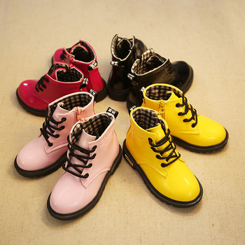 Κομψές μπότες για κορίτσια με ανθεκτική σόλα με κορδόνια σε τρία χρώματα