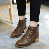 Υπέροχες  γυναικείες μπότες με  παχύ  τακούνι σε ρετρό στυλ