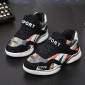 Όμορφα αθλητικά παπούτσια για αγόρια σε τρία χρώματα με λουράκια βελκρό και επιγραφές