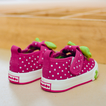 Παιδικά παπούτσια για κορίτσια με λουράκια βελκρό και κορδέλα