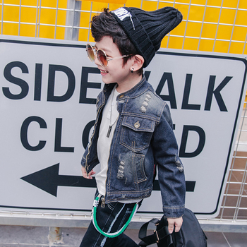 Стилно детско дънково яке за момчета с цип и апликации в тъмен цвят