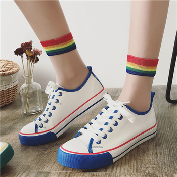 Κομψά αθλητικά γυναικεία παπούτσια σε τρία χρώματα κατάλληλα για την καθημερινή ζωή