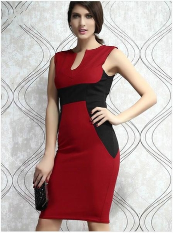 Стилна миди рокля за дамите с V-образно деколте в червен и бял цвят