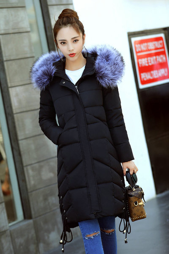 Κομψό χειμερινό μακρύ γυναικείο μπουφάν με  χνουδωτή κουκούλα