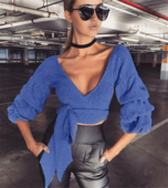 Υπέροχη γυναικεία μπλούζα με ντεκολτέ σε σχήμα V