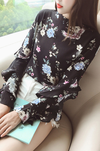 Стилна дамска риза с къдрави ръкави във флорален мотив