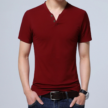 Удобна тънка памучна мъжка тениска с къс ръкав с V-образно деколте
