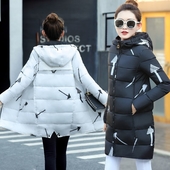 Зимно дамско яке в дълъг модел с качулка и интересни фигури в два цвята