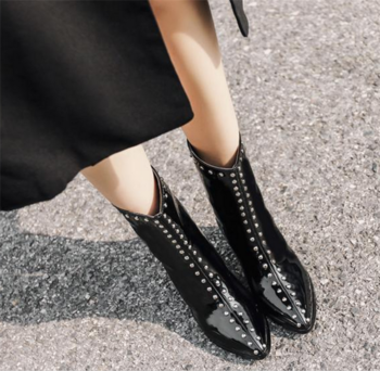 Casual γυναικείες μπότες με μεταλλικά πριτσίνια