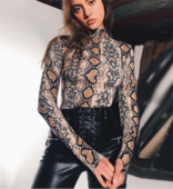 Стилно дамско боди с дълъг ръкав,полувисока яка и актуална шарка