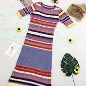 Дамска плетена рокля в шарени десени с О-образна яка