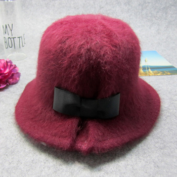 Пухкава дамска шапка с панделка в различни цветове