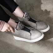 Спортно-елегантни дамски кецове с равна подметка в два цвята