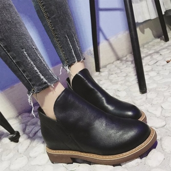 Γυναικείες καυημερινές μπότες από τεχνητό δέρμα σε καφέ και μαύρο χρώμα