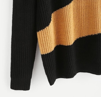 Актуален дамски пуловер с V-образно деколте,широк ръкав и преливащи цветове