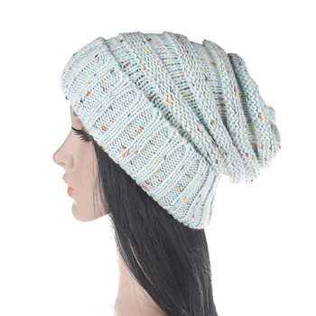 Χειμωνιάτικο γυναικείο καπέλο με χρωματιστά μοτίβα