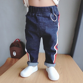 Стилни детски дънки за момчета с ластик и цветни ленти по дължината