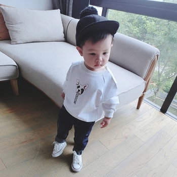 Παιδική μπλούζα για αγόρια σε λευκό και μαύρο με εφαρμογή κουταβιών