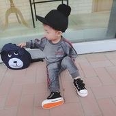 Спортно-елегантен детски комплект за момчета в сив и черен цвят