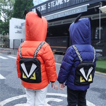 Детско яке за момчета с апликация на гърба и качулка в четири цвята