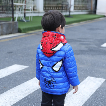 Ένα ενδιαφέρον παιδικό μπουφάν Spiderman για αγόρια σε διαφορετικά χρώματα