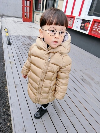 Зимно детско яке в семпъл и дълъг модел с качулка