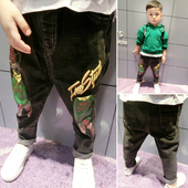 Πανέμορφα παιδικά τζιν για αγόρια με εφαρμογές σε μαύρο χρώμα