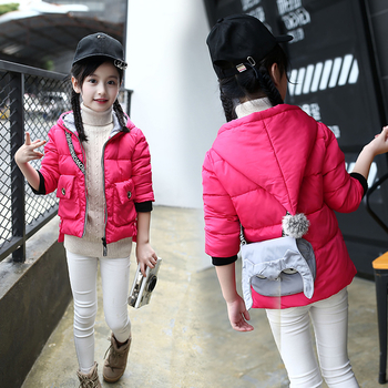 Κομψό παιδικό μπουφάν για κορίτσια με κουκούλα και  ενδιαφέρουσα τσέπη στην πλάτη