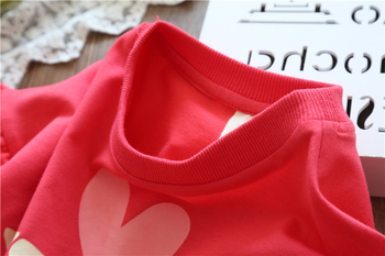 Κομψή παιδική μπλούζα για κορίτσια με επιγραφές και σγουρά μανίκια