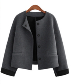 Πολύ κομψό και άνετο γυναικείο μπουφάν  με κολάρο σε σχήμα O