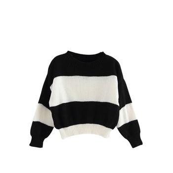 Плетен детски пуловер в черно бял цвят, подходящ за момичета и момчета