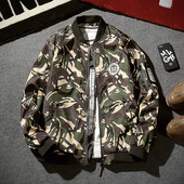 Αθλητικό ανδρικό μπουφάν σε χρώμα καμουφλάζ, κατάλληλο για το  φθινόπωρο