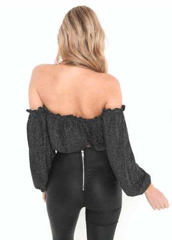 Дамска блуза с голи рамене в черен цвят с лъскави частици