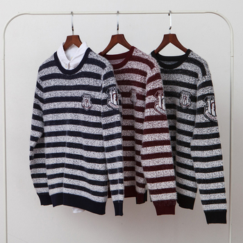 Πλεκτόανδρικό πουλόβερ  σε τρία ριγωτά χρώματα