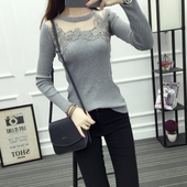 Κομψή γυναικεία μπλούζα για το φθινοπώρο και το χειμώνα με μοτίβα δαντέλας