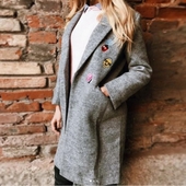 Κομψό γυναικείο παλτό σε γκρι και μαύρο χρώμα