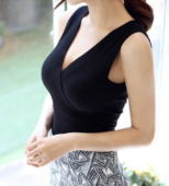 Γυναικείο βαμβακερό αμάνικο με ντεκολτέ σε σχήμα V