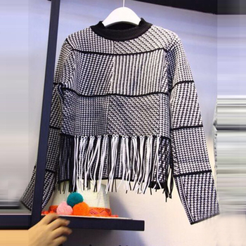 Κομψό  γυναικείο πουλόβερ με κολάρο σε σχήμα O