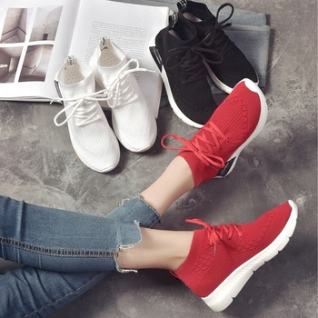 Γυναικεία αθλητικά πάνινα παπούτσια σε λευκό, κόκκινο και μαύρο χρώμα