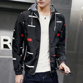 Αθλητικό φθινοπωρινό ανδρικό μπουφάν με μοτίβα και κουκούλα