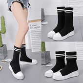 Αθλητικές γυναικείες μπότες με επίπεδη σόλα κατάλληλη για την καθημερινή ζωή