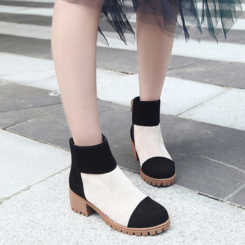 Γυναικείες μπότες για το φθινόπωρο σε μαύρο και καφέ χρώμα