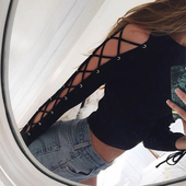 Κομψή γυναικεία μπλούζα με κορδόνια στα μανίκια