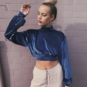 Κομψή γυναικεία μπλούζα  βελούδινη  σε κοντό μανίκι