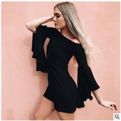 Κομψό γυναικείο  φόρεμα με γυμνούς ώμους και φαρδιά μανίκια σε μαύρο χρώμα