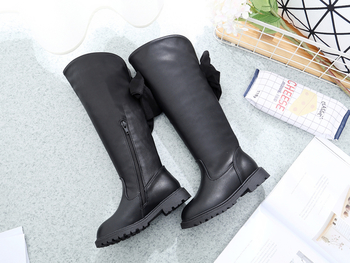Ζεστές μπότες για κορίτσια σε μαύρο χρώμα με ανθεκτική σόλα