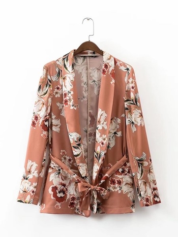 Свежо дамско сако с флоралнен мотив и колан